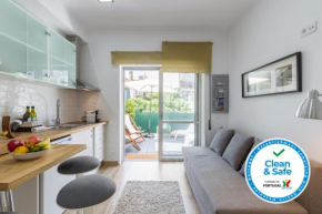 Modern Flats with Stunning Terrace or Balcony - Central Location
